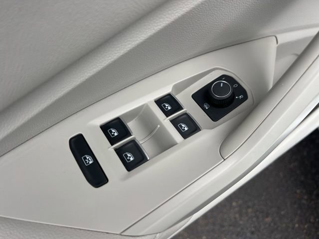 Used 2023 Volkswagen Jetta SE image 29