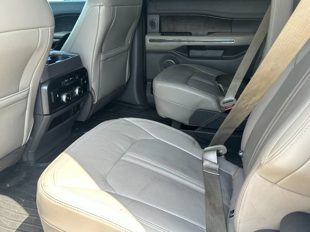 Used 2019 Ford Expedition Limited w/ Equipment Group 301A RWD image 9