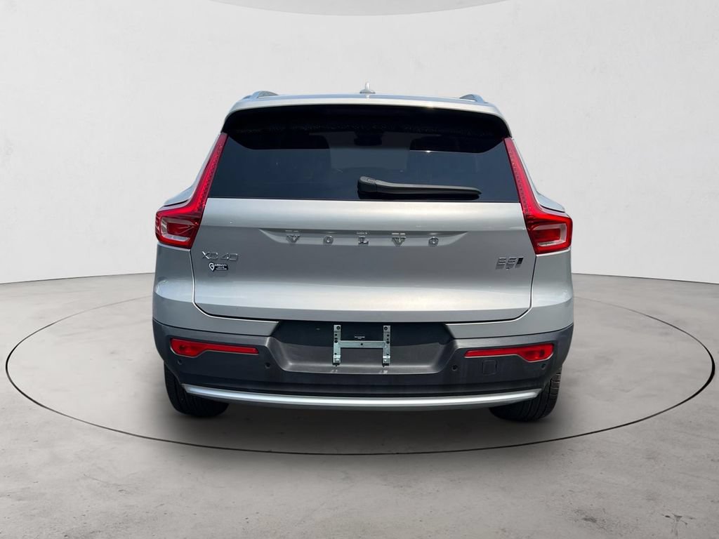 Certified 2025 Volvo XC40 B5 Core AWD/4WD image 4