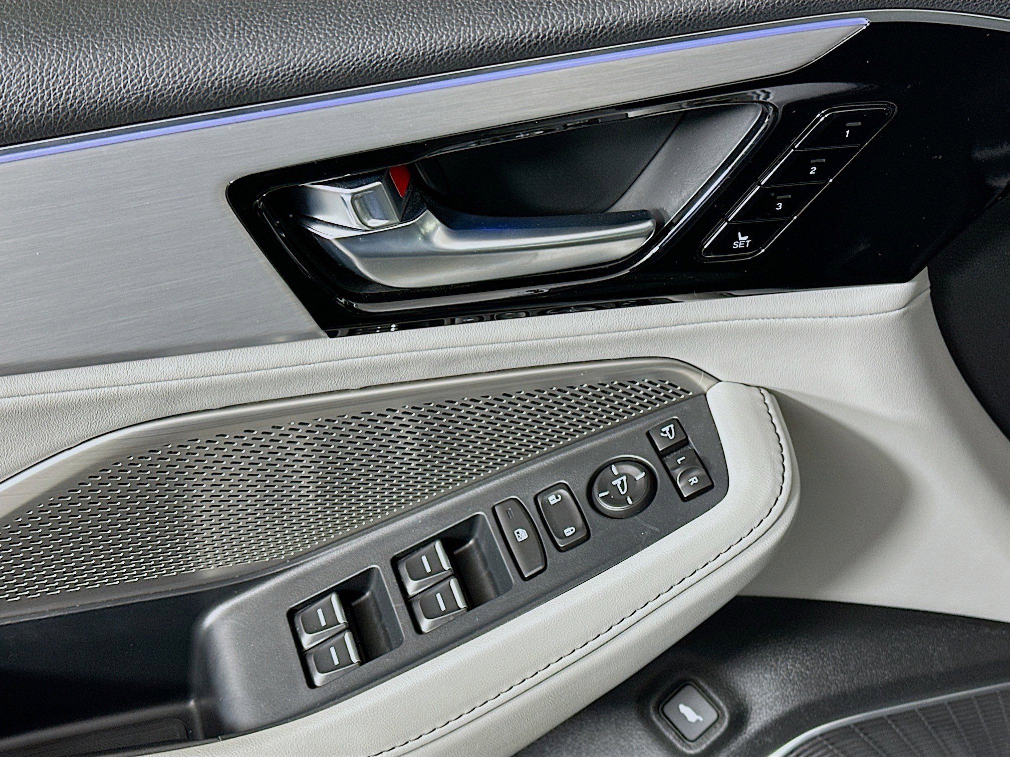 Used 2023 Acura MDX SH-AWD w/ Technology Package image 15