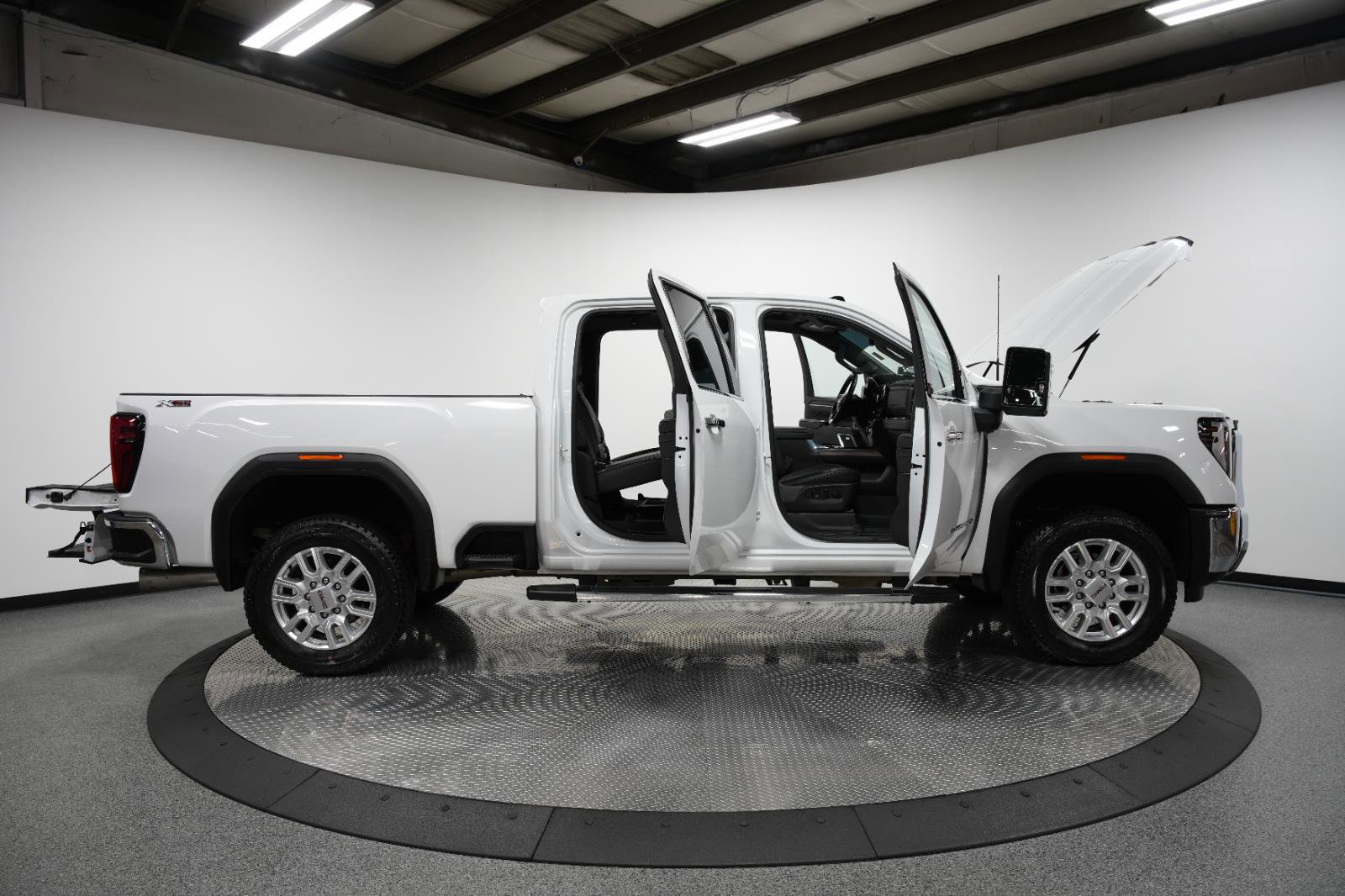 Used 2024 GMC Sierra 2500 SLT w/ SLT Convenience Package image 10