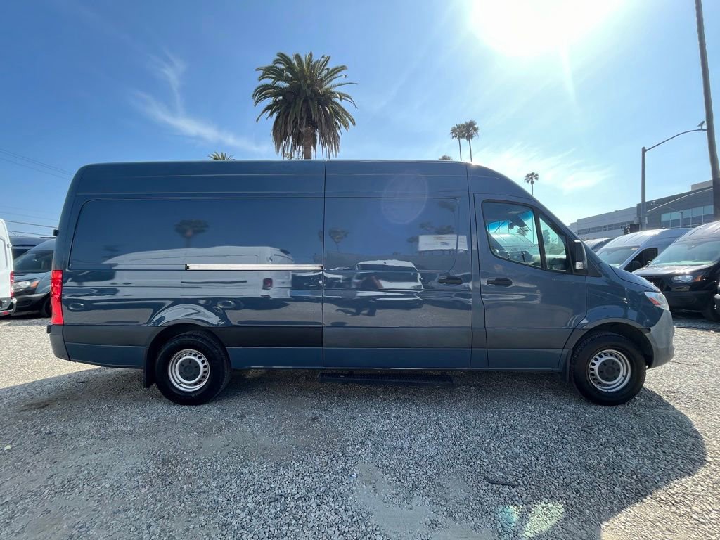 Used 2019 Mercedes-Benz Sprinter 170 image 4