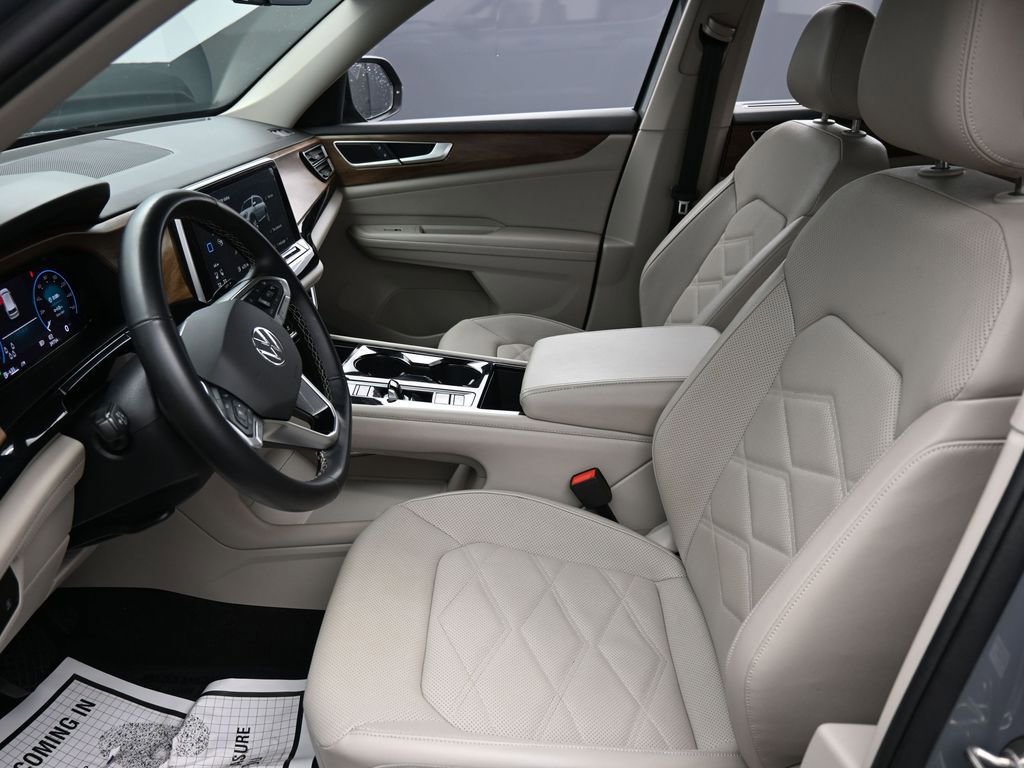 Used 2025 Volkswagen Atlas SE FWD image 11