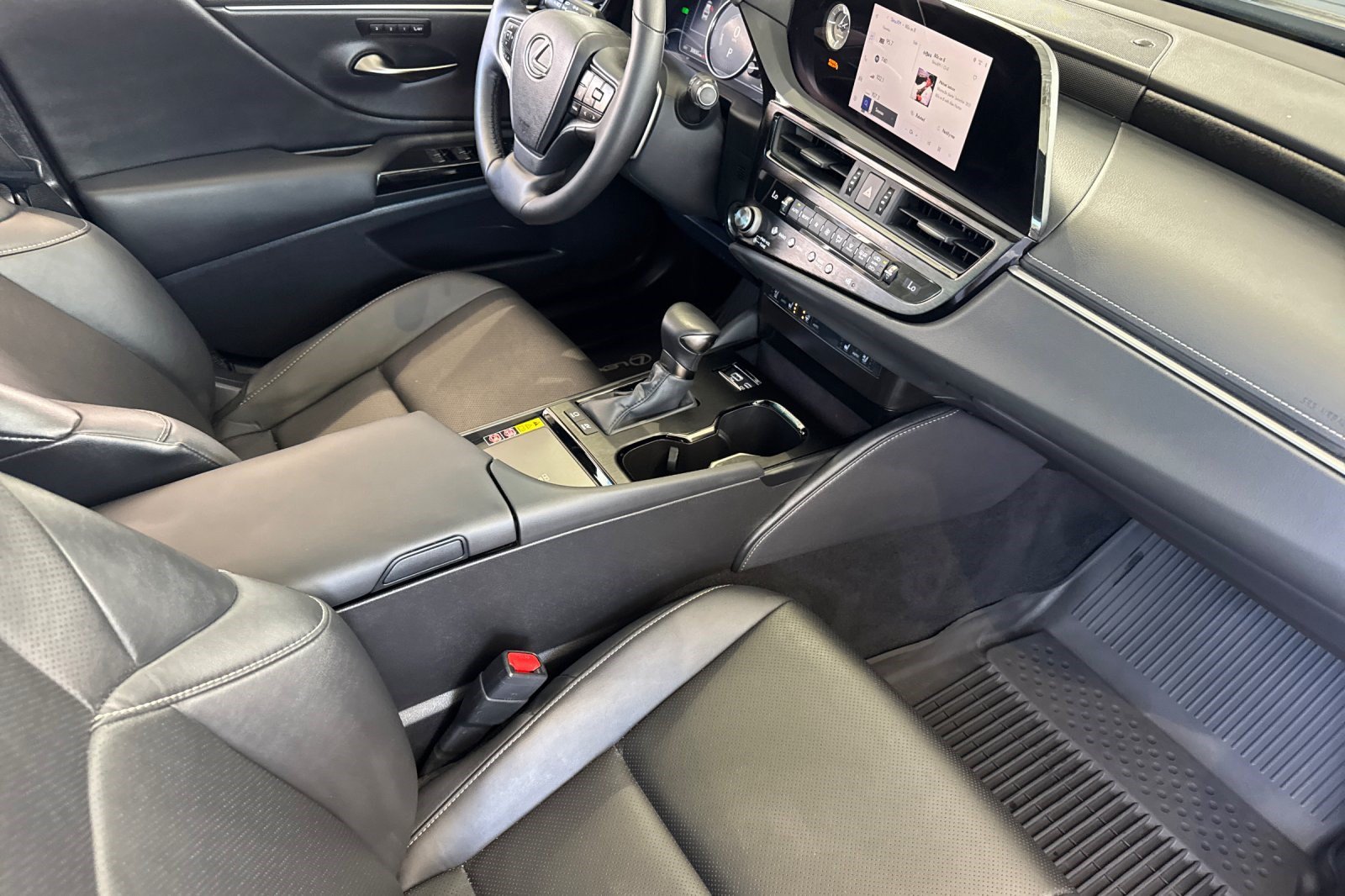 Certified 2024 Lexus ES 300h w/ Premium Package FWD image 19