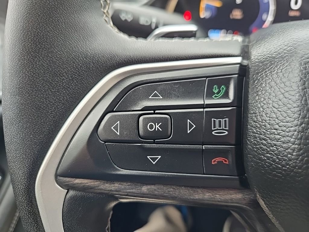 Used 2023 Jeep Grand Cherokee L Limited w/ Black Appearance Package image 14