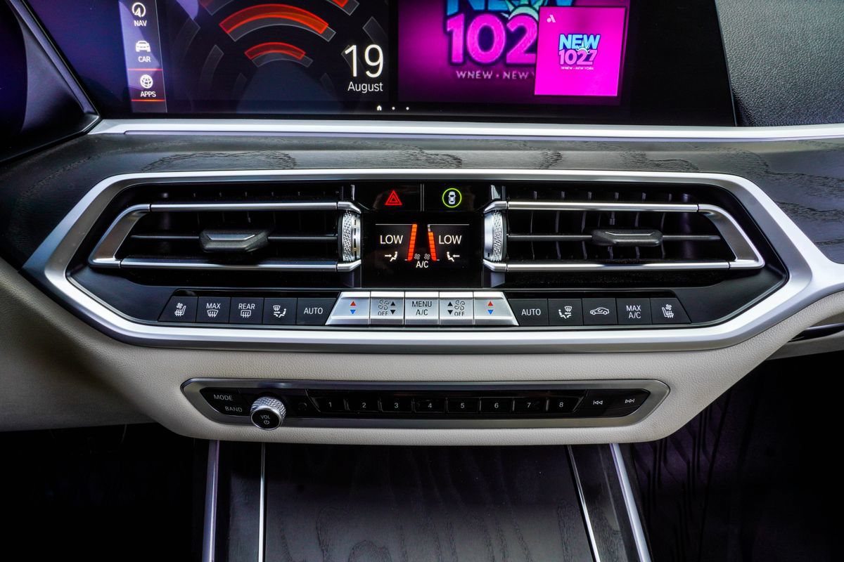 Used 2020 BMW X7 xDrive40i w/ M Sport Package AWD/4WD image 25