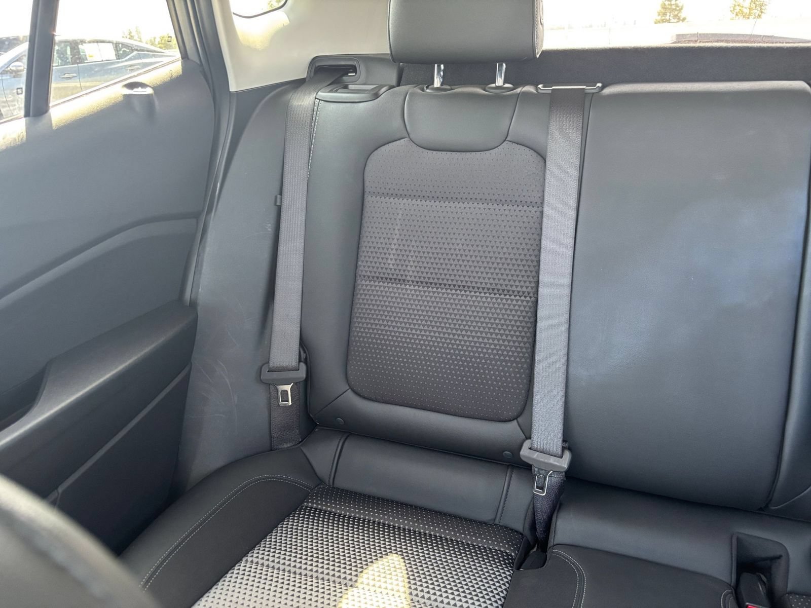 Used 2025 Chevrolet Trax LT FWD image 38