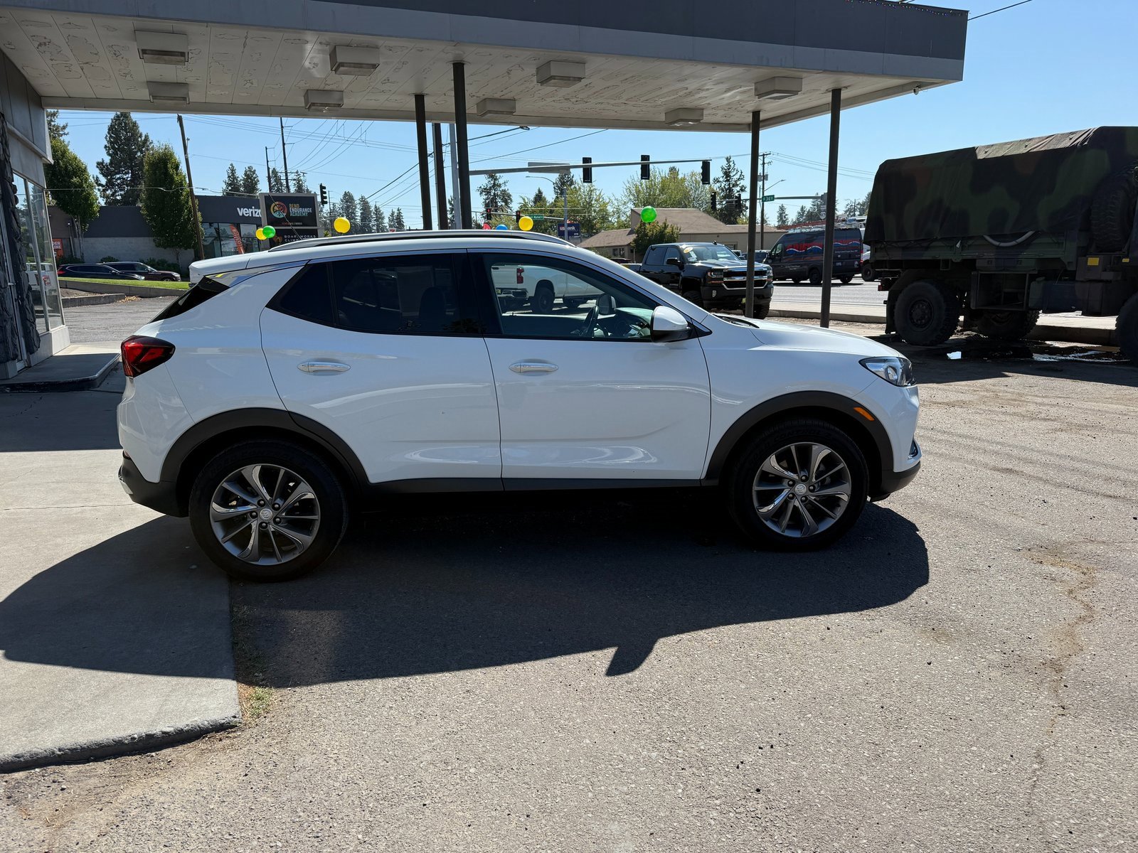 Used 2021 Buick Encore GX Essence w/ Experience Buick Package image 4