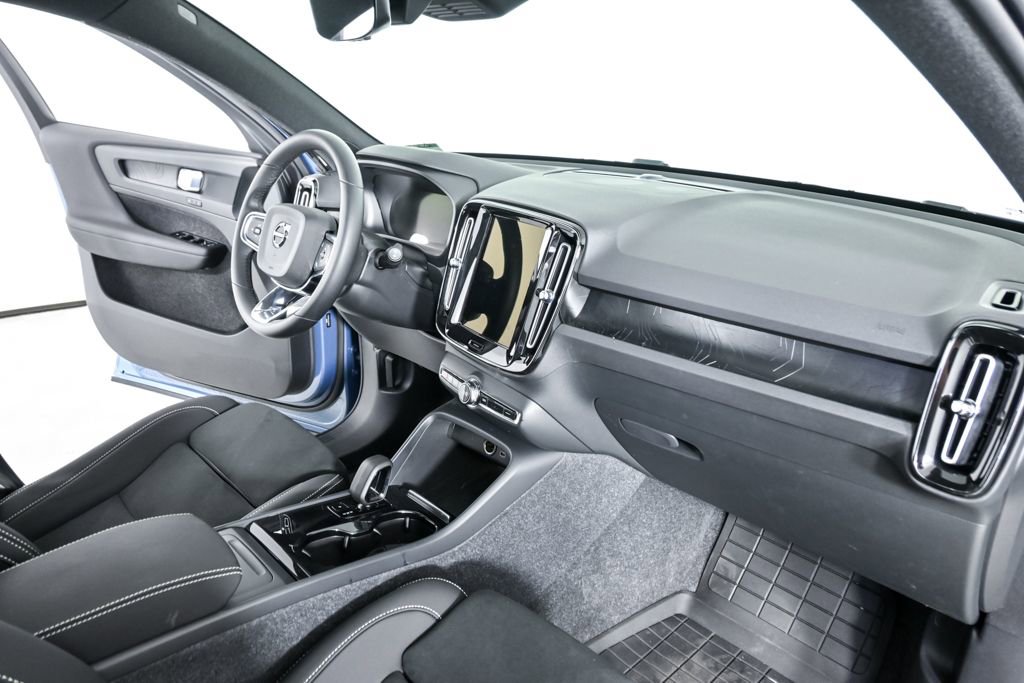 Certified 2024 Volvo XC40 Recharge Plus w/ Protection Package Premier image 25