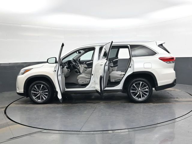 Used 2019 Toyota Highlander XLE image 38