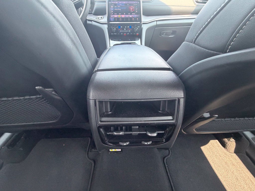 Used 2023 Jeep Grand Cherokee Limited w/ Luxury Tech Group II AWD/4WD image 39