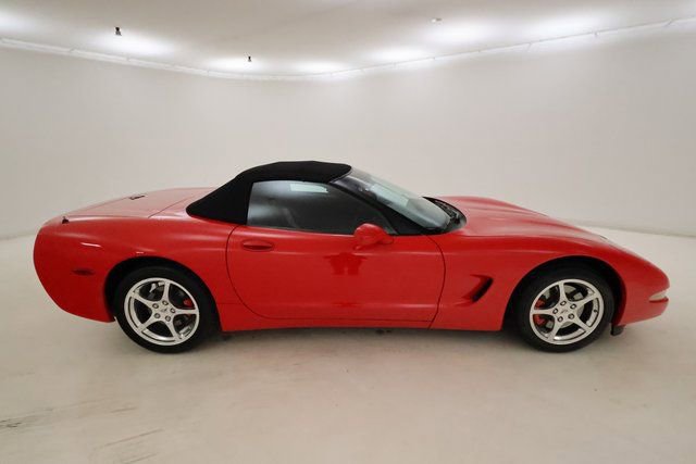 Used 2000 Chevrolet Corvette Convertible w/ Performance Handling Pkg image 2