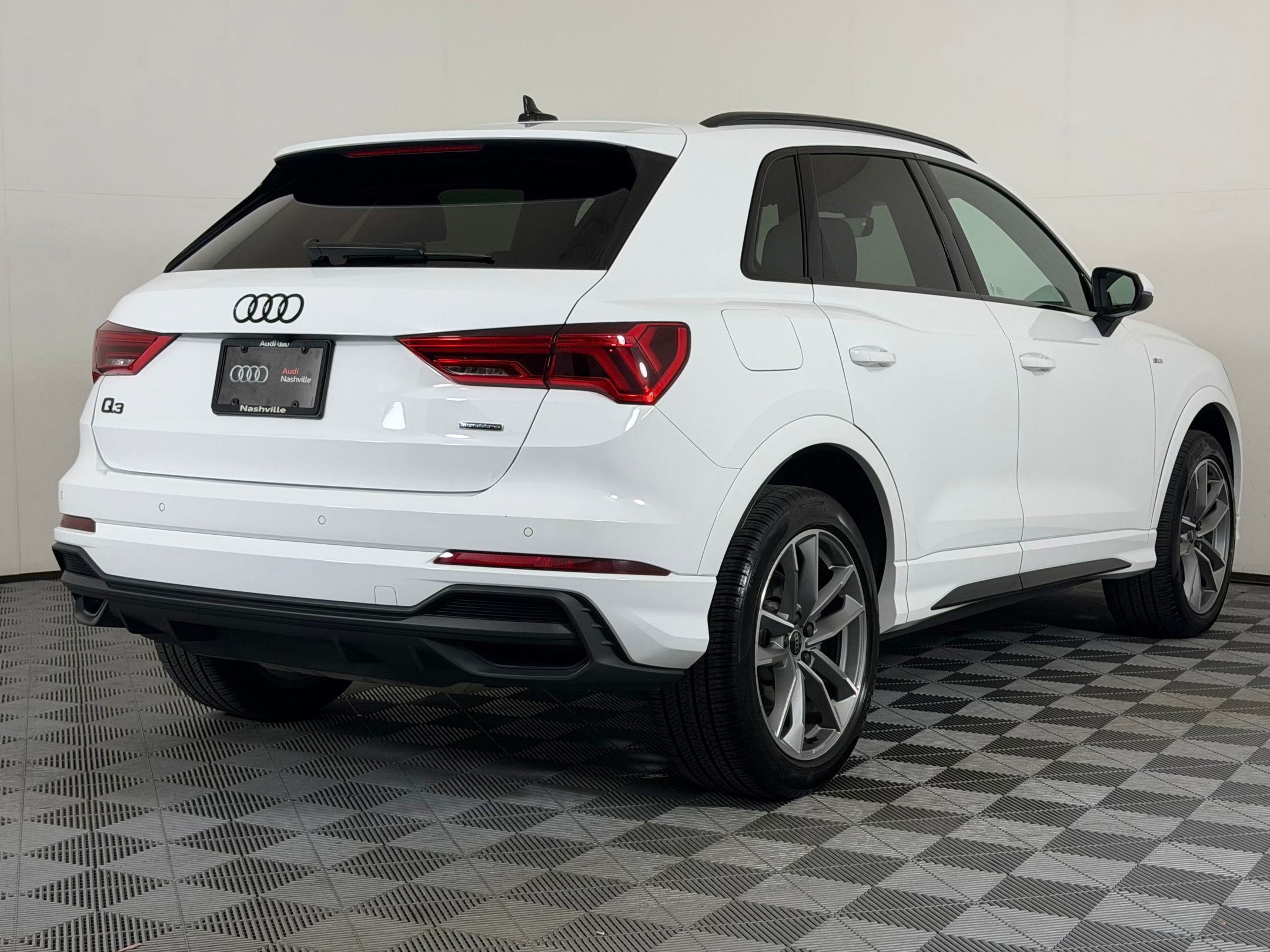 Used 2025 Audi Q3 2.0T Premium w/ Convenience Package AWD/4WD image 9