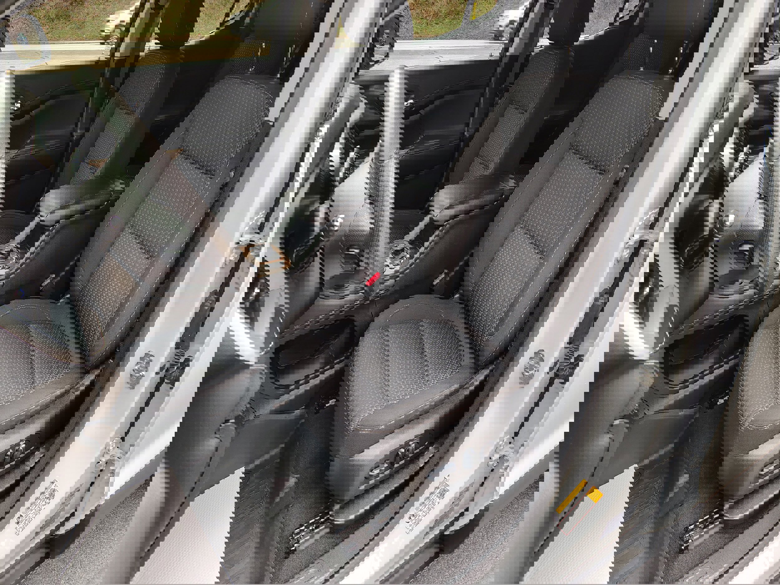 Used 2023 GMC Acadia SLE w/ Driver Convenience Package image 17