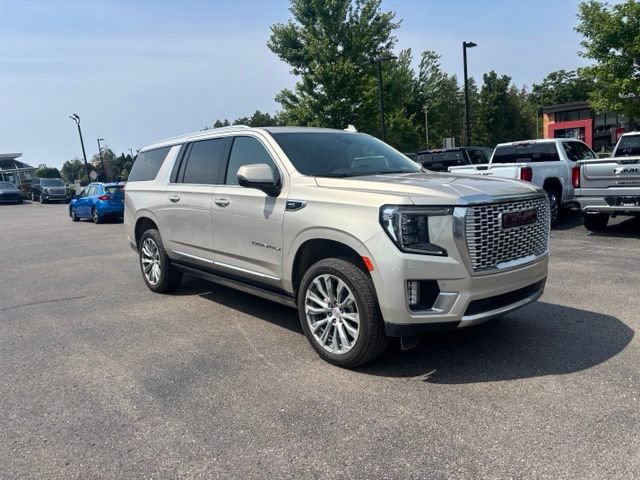Used 2021 GMC Yukon XL Denali w/ Denali Ultimate Package AWD/4WD image 3