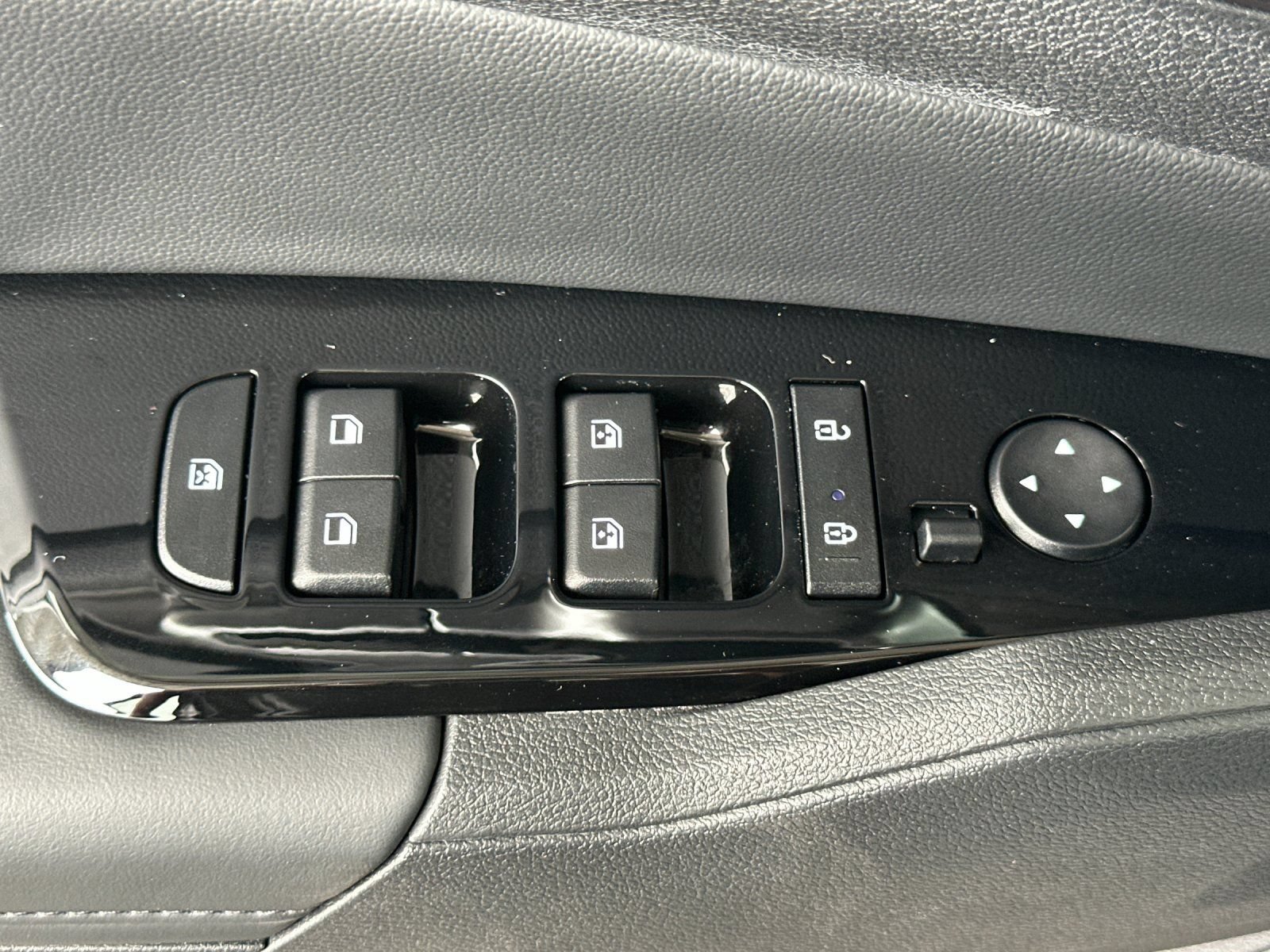 Used 2025 Kia Sportage EX w/ Premium Package FWD image 13
