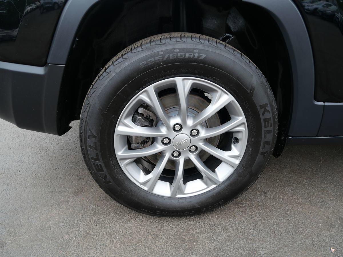Used 2021 Jeep Cherokee Latitude Plus w/ Sun & Sound Group AWD/4WD image 36