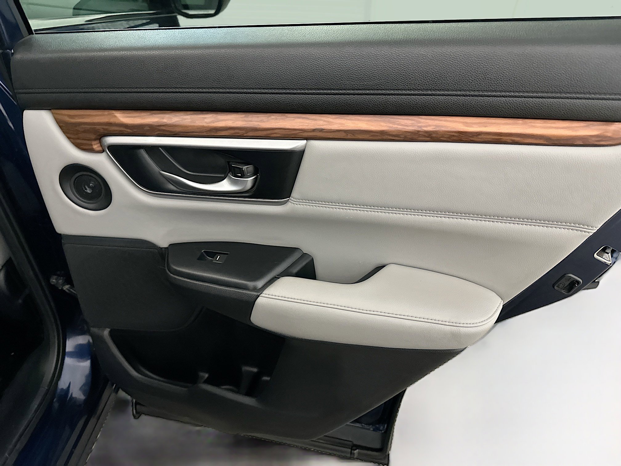 Used 2018 Honda CR-V Touring image 33