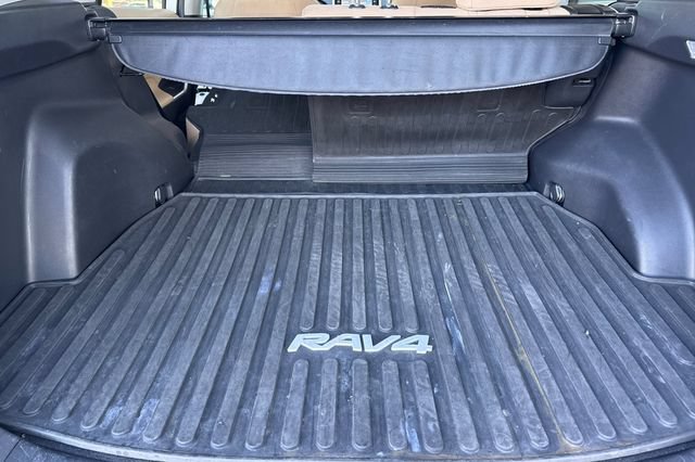 Used 2021 Toyota RAV4 XLE w/ Convenience Package AWD/4WD image 19