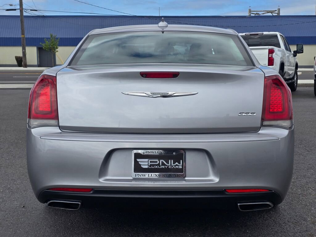 Used 2018 Chrysler 300 Touring w/ Sport Appearance Package RWD image 7
