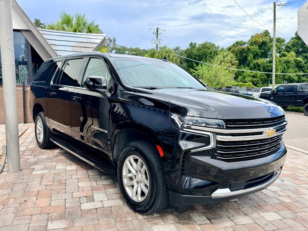 Used 2023 Chevrolet Suburban LT RWD image 2