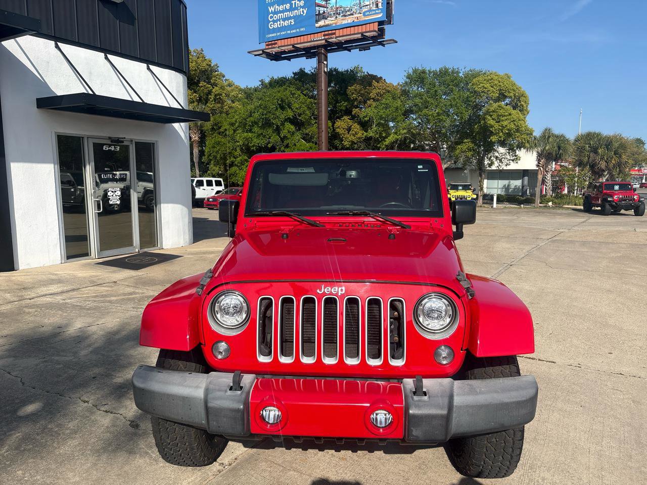 Used 2018 Jeep Wrangler Unlimited Sahara AWD/4WD image 3
