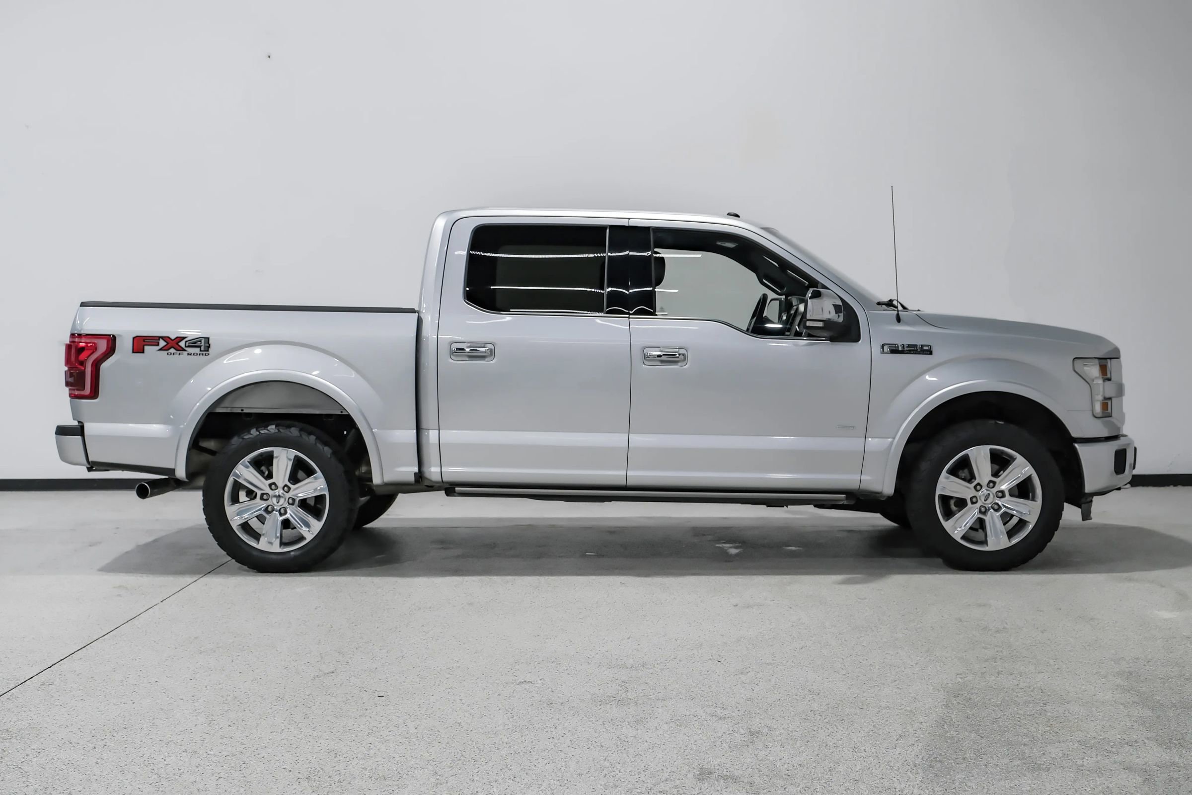 Used 2016 Ford F150 Platinum w/ Equipment Group 701A Luxury AWD/4WD image 5