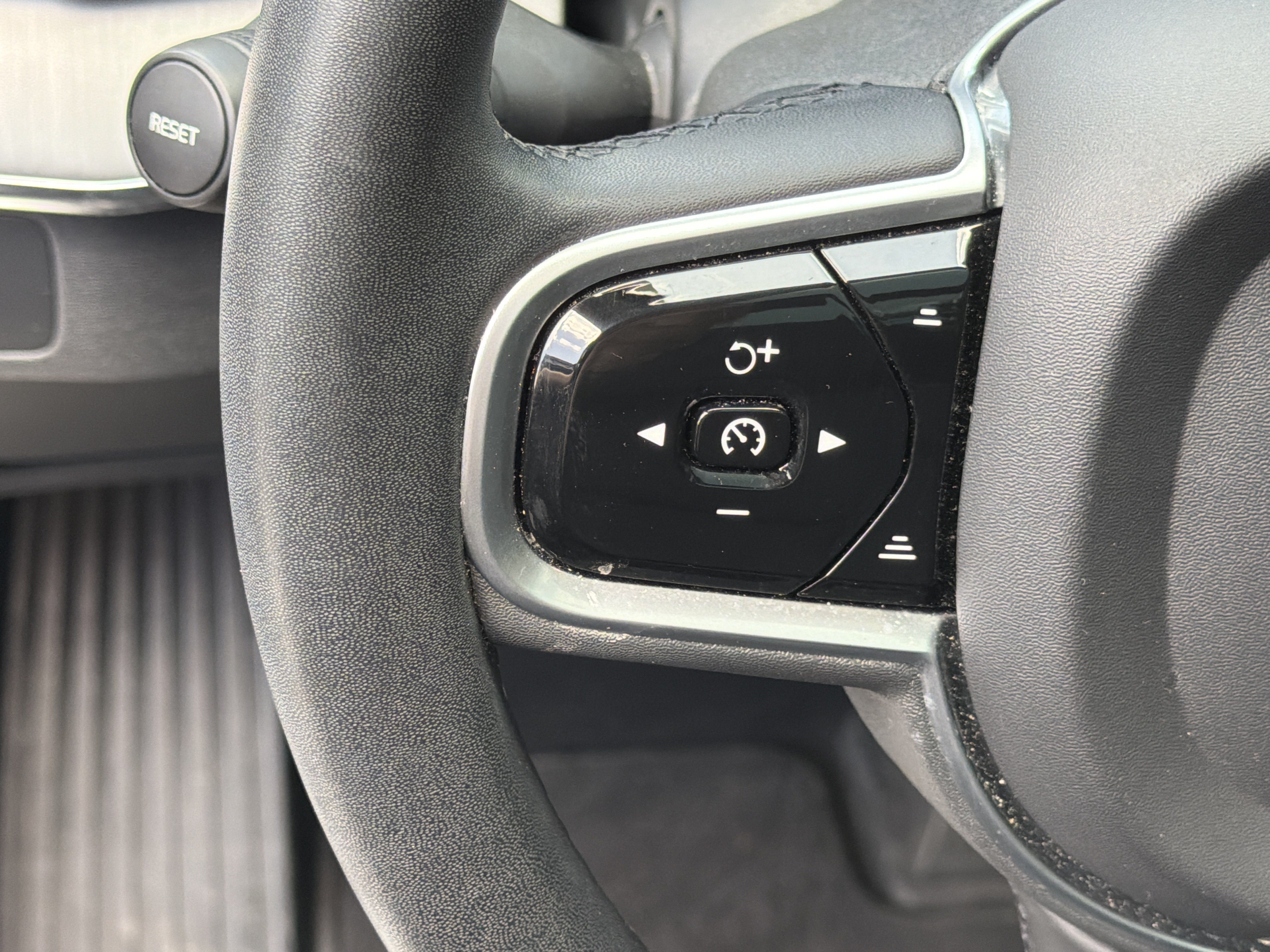 Used 2023 Volvo XC90 B5 Core AWD/4WD image 19