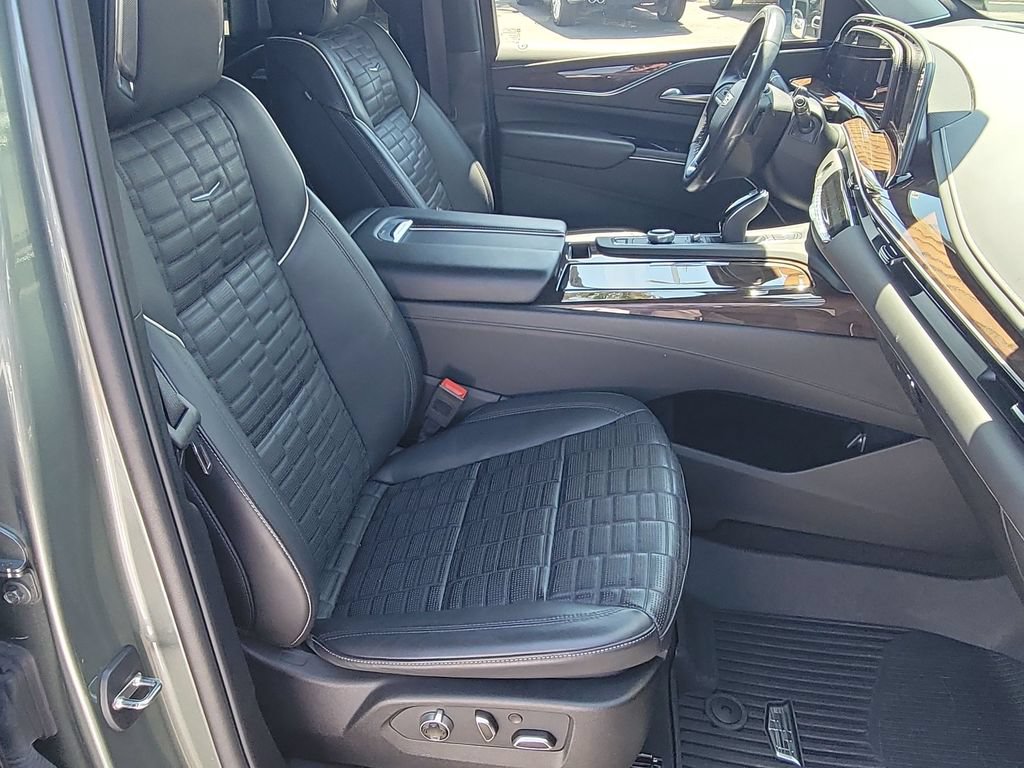 Certified 2024 Cadillac Escalade ESV Premium Luxury Platinum AWD/4WD image 28