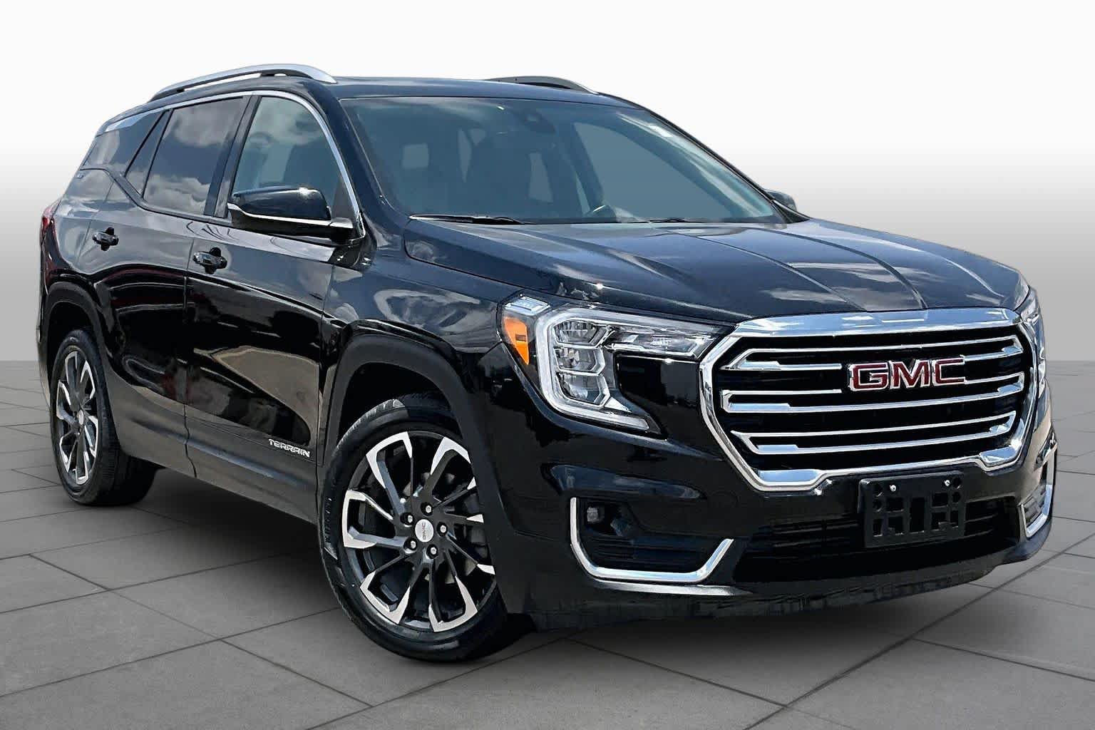 Used 2022 GMC Terrain SLT w/ Infotainment Package II FWD image 3