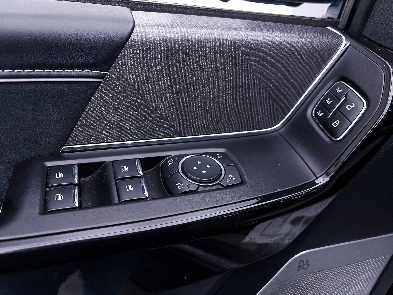 Used 2023 Ford F150 Lightning Platinum image 19