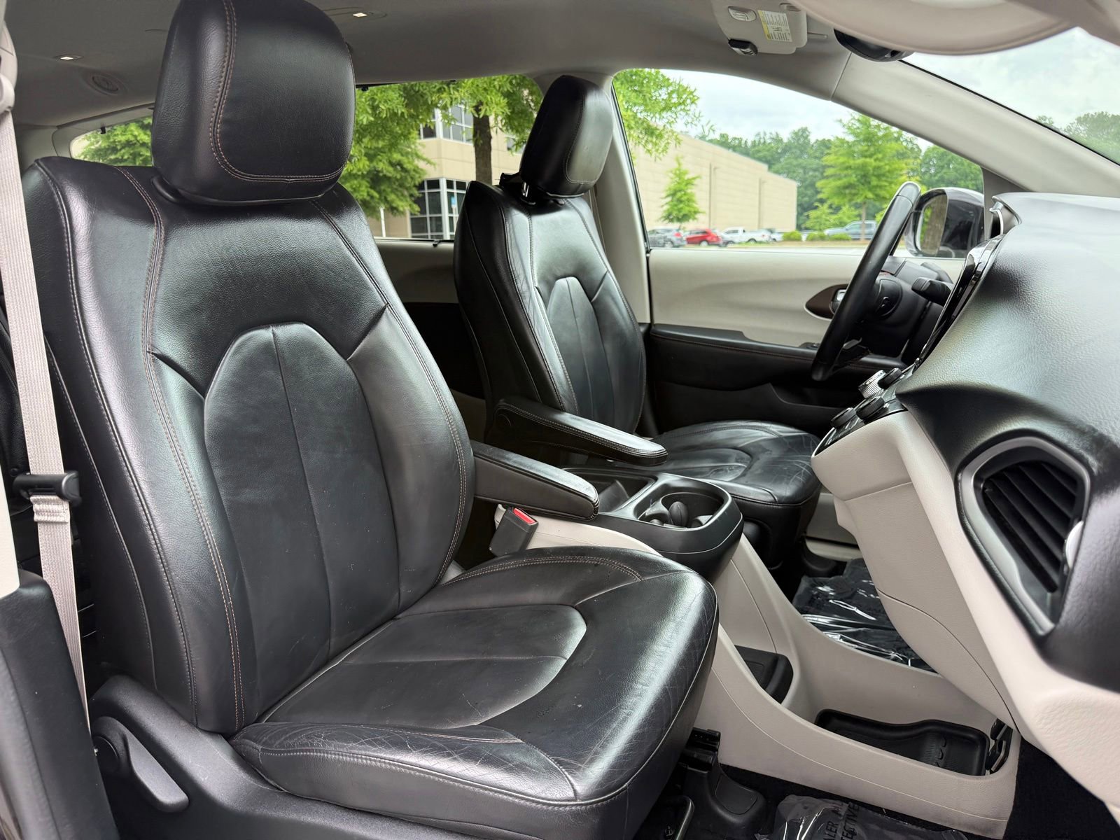 Used 2017 Chrysler Pacifica Touring-L FWD image 37