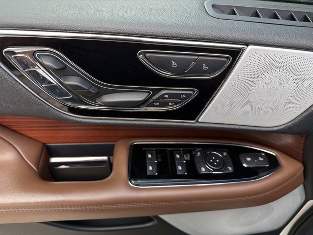 Certified 2024 Lincoln Navigator Reserve AWD/4WD image 12