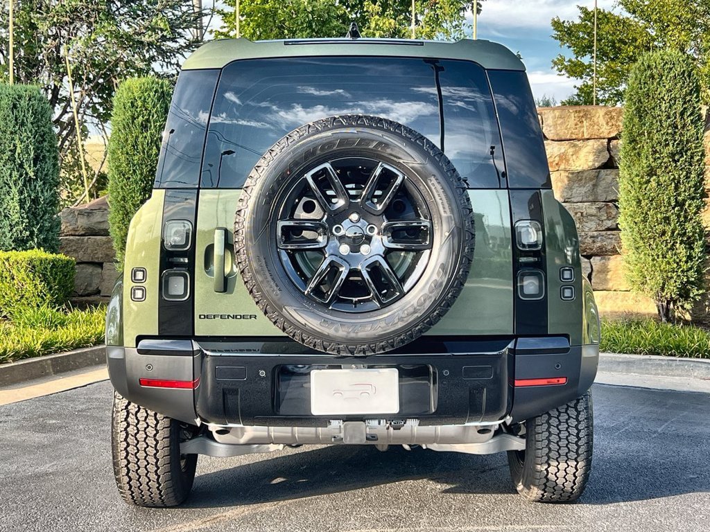 New 2026 Land Rover Defender 110 S AWD/4WD image 4