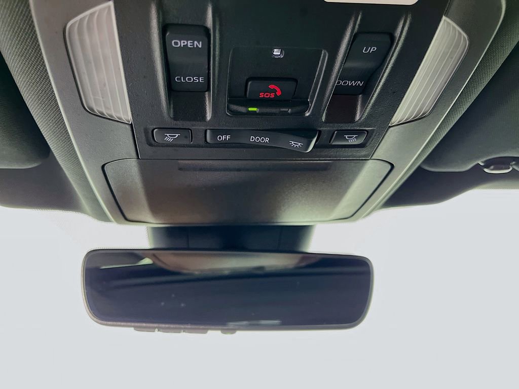 Used 2025 Toyota Highlander Limited AWD/4WD image 25