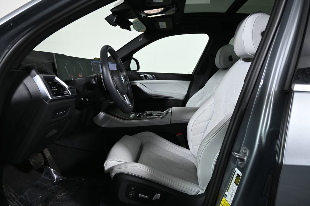 Certified 2024 BMW X5 xDrive50e w/ Premium Package image 3