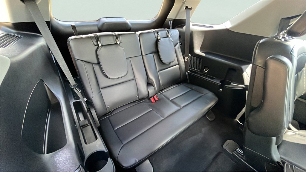 Used 2021 Ford Explorer XLT w/ Equipment Group 202A AWD/4WD image 19