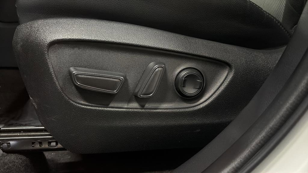 Used 2023 Toyota Highlander Platinum AWD/4WD image 26