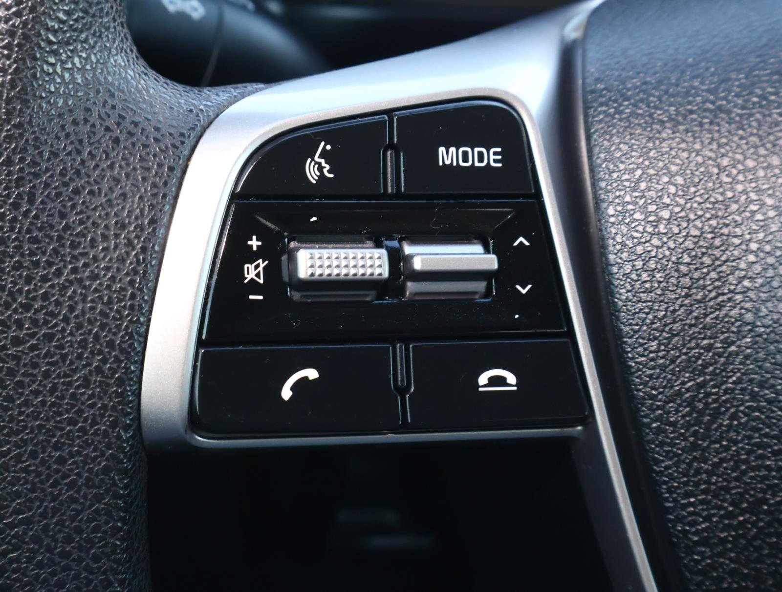 Used 2020 Kia Sorento LX image 23