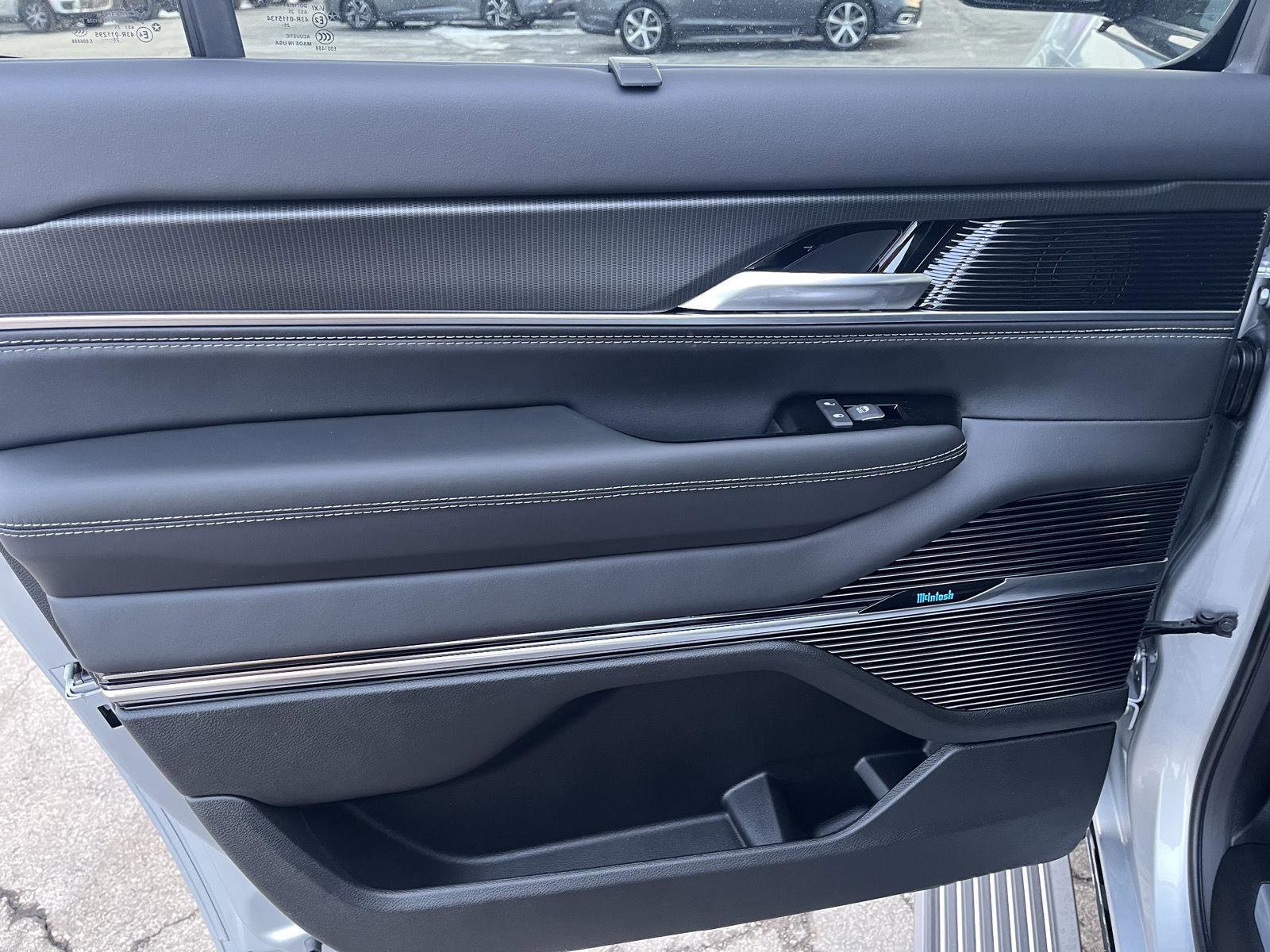 New 2026 Jeep Grand Wagoneer L Summit w/ Premium Group III image 29