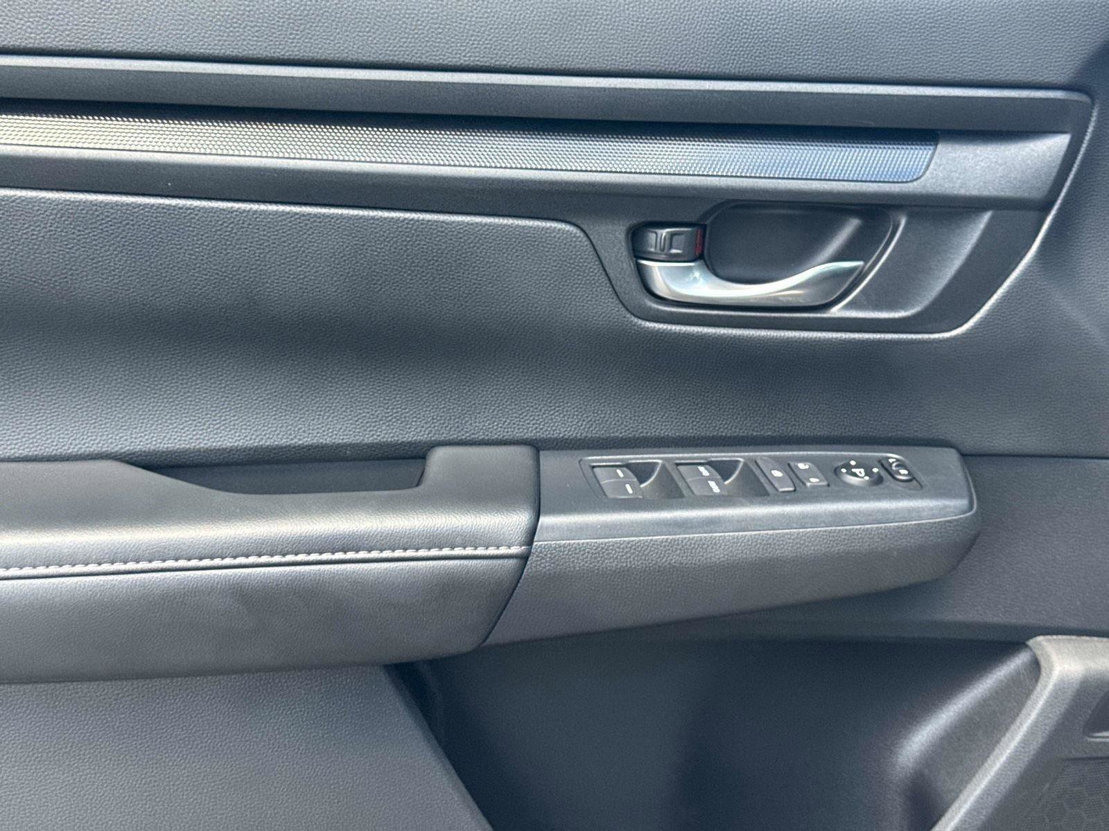 Certified 2025 Honda CR-V EX image 17