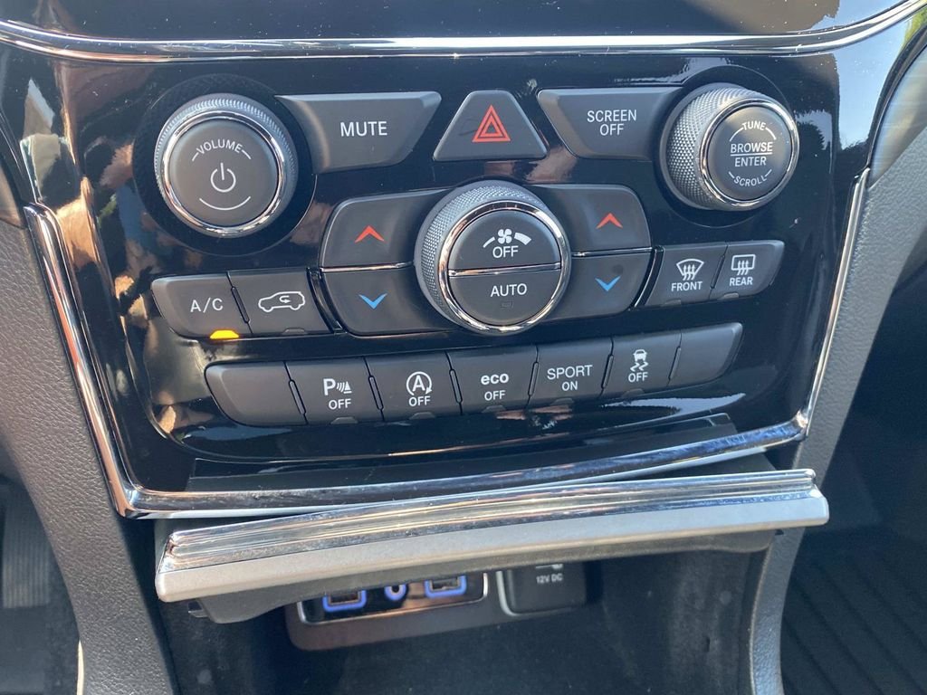Used 2021 Jeep Grand Cherokee Laredo RWD image 25