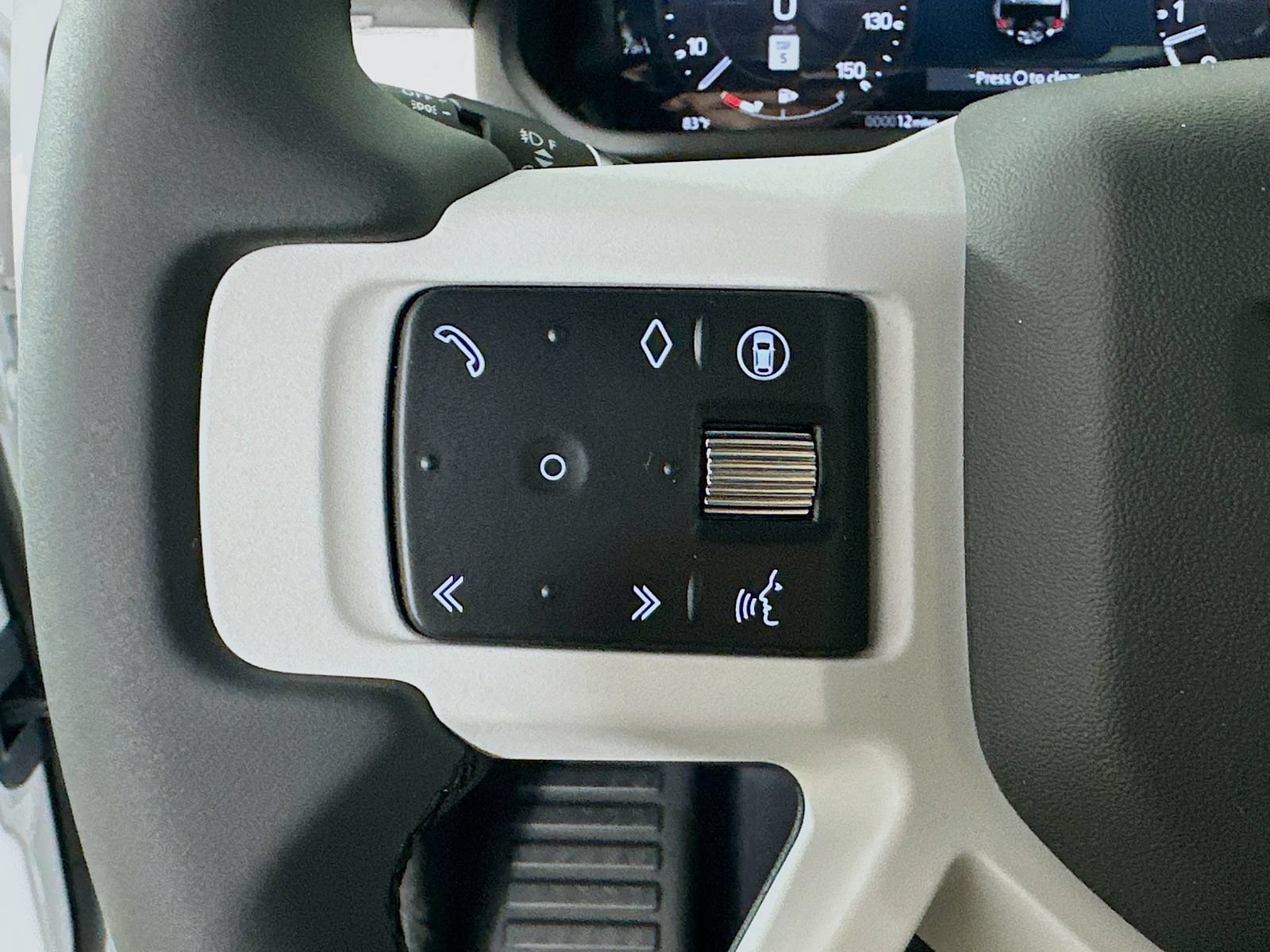 New 2026 Land Rover Defender 110 X-Dynamic SE AWD/4WD image 18
