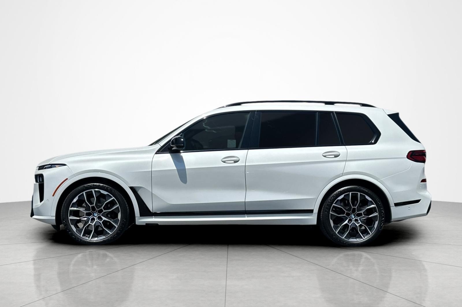 Used 2024 BMW X7 M60i w/ Executive Package AWD/4WD video 2