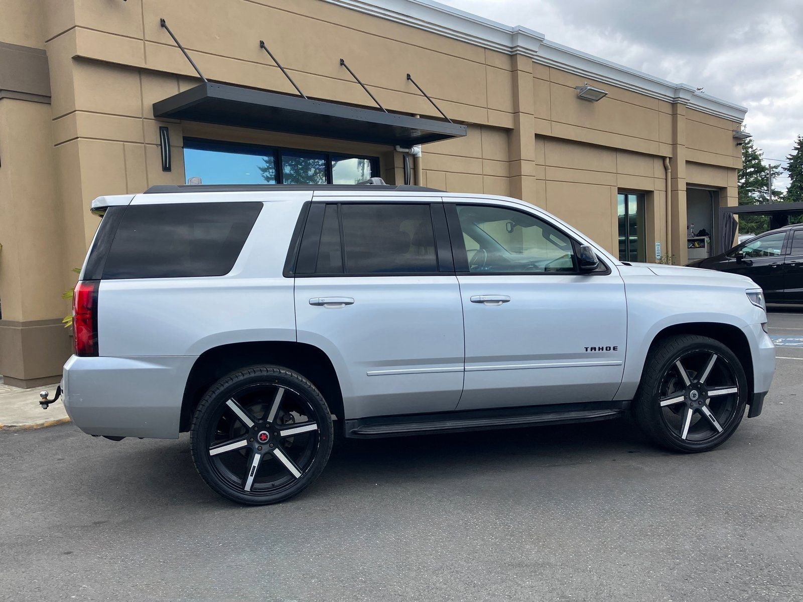 Used 2018 Chevrolet Tahoe Premier w/ RST 6.2L Performance Edition AWD/4WD image 9