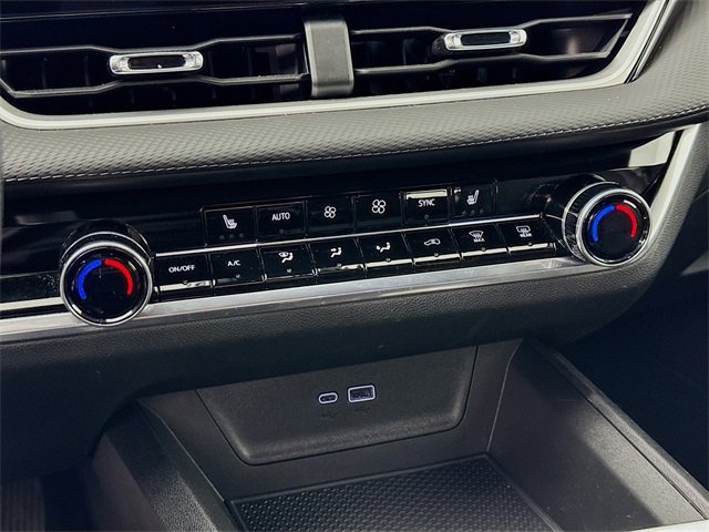 Used 2025 Chevrolet Equinox LT w/ Convenience Package II image 17