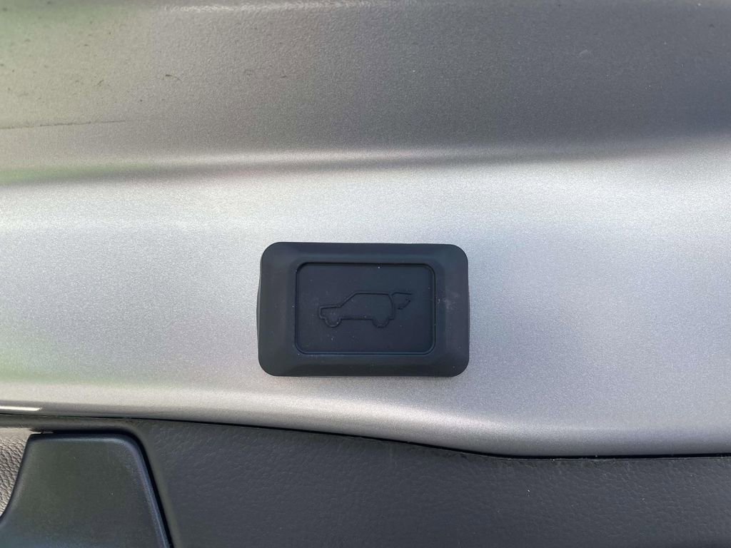 Used 2025 Toyota RAV4 XLE Premium image 50