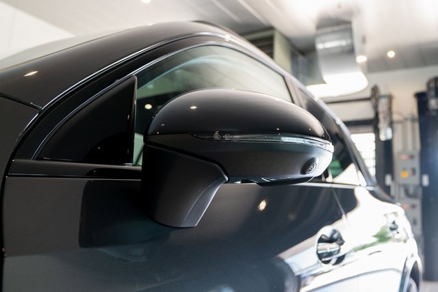 New 2025 Mercedes-Benz GLC 350e 4MATIC image 8