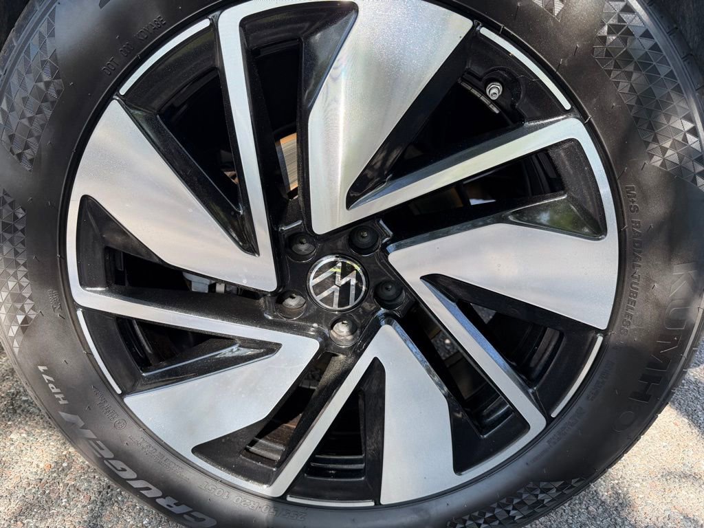 Used 2025 Volkswagen Atlas SE AWD/4WD image 33