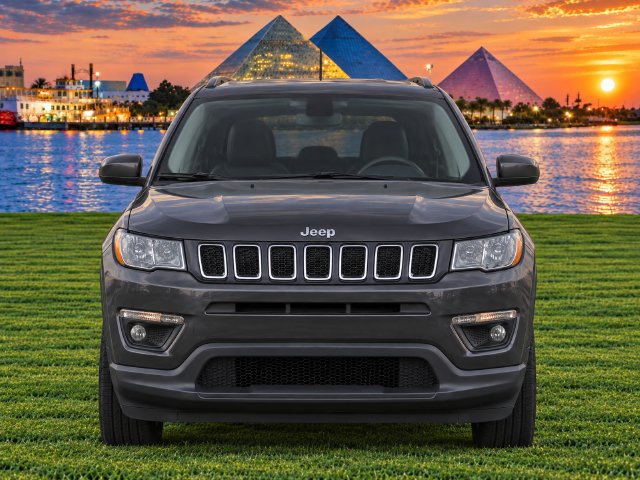 Used 2018 Jeep Compass Latitude w/ Cold Weather Group FWD image 2